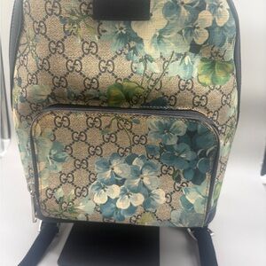 Gucci GG Supreme Blooms Floral Small Backpack 427042